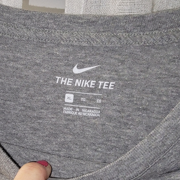 Men's Nike gray shirt. Only worn once - Picture 3 of 3